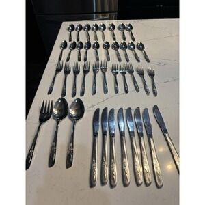 Wm. A Rogers Oneida Stainless Flatware SWEET BRIAR 40 Pc Rose Flower  #T30